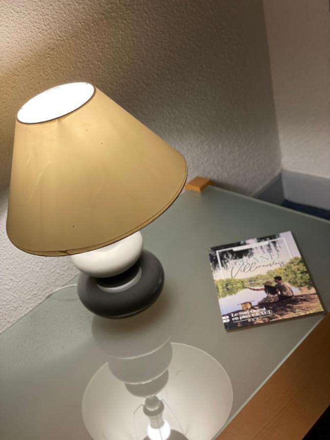 Contact Hotel Les Platanes Villeneuve Sur Lot Centre Exterior foto