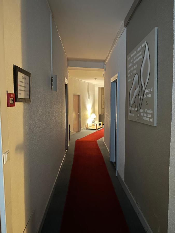 Contact Hotel Les Platanes Villeneuve Sur Lot Centre Exterior foto
