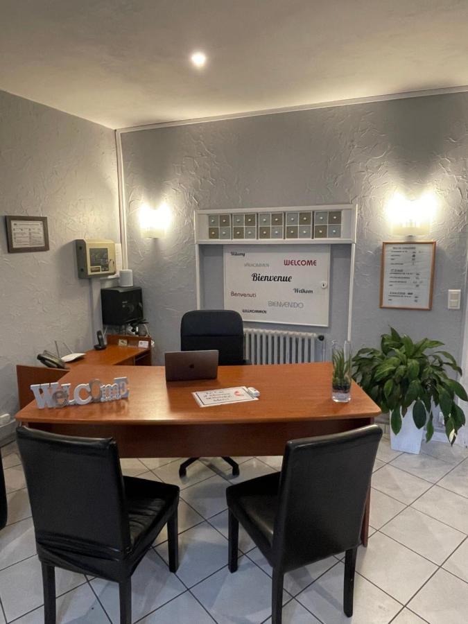 Contact Hotel Les Platanes Villeneuve Sur Lot Centre Exterior foto