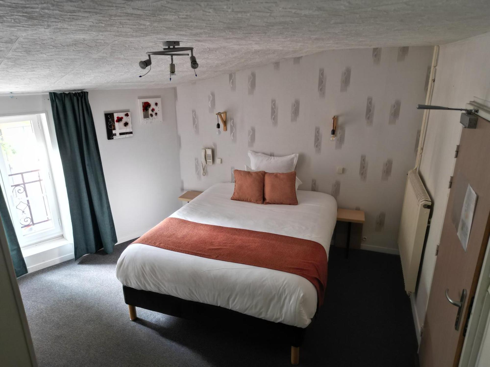 Contact Hotel Les Platanes Villeneuve Sur Lot Centre Exterior foto