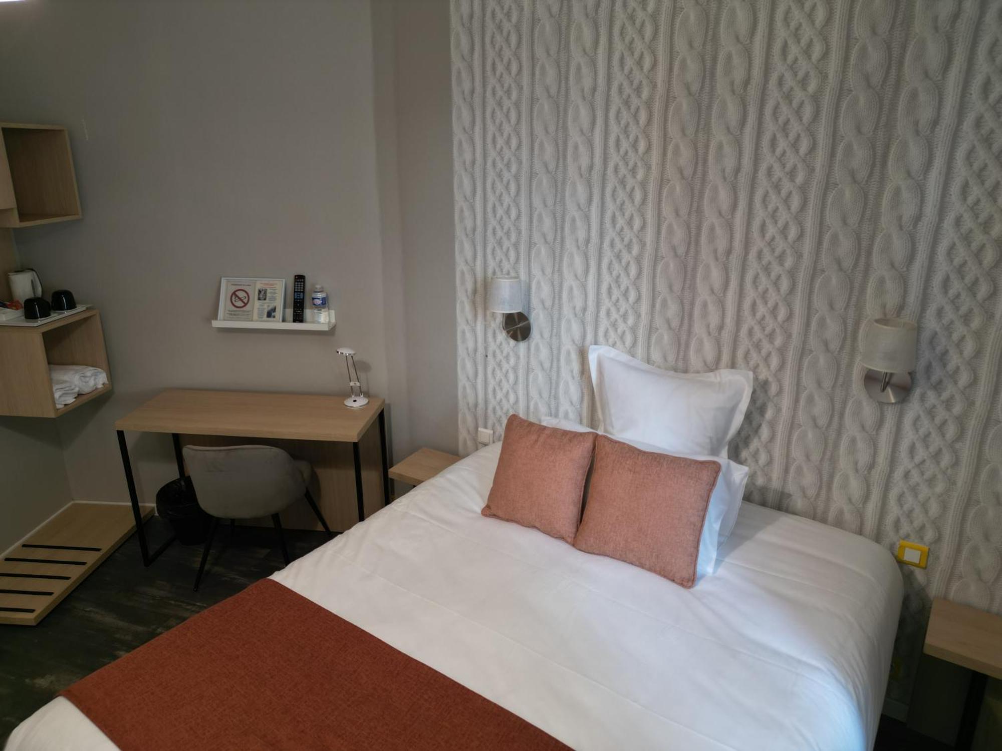 Contact Hotel Les Platanes Villeneuve Sur Lot Centre Exterior foto