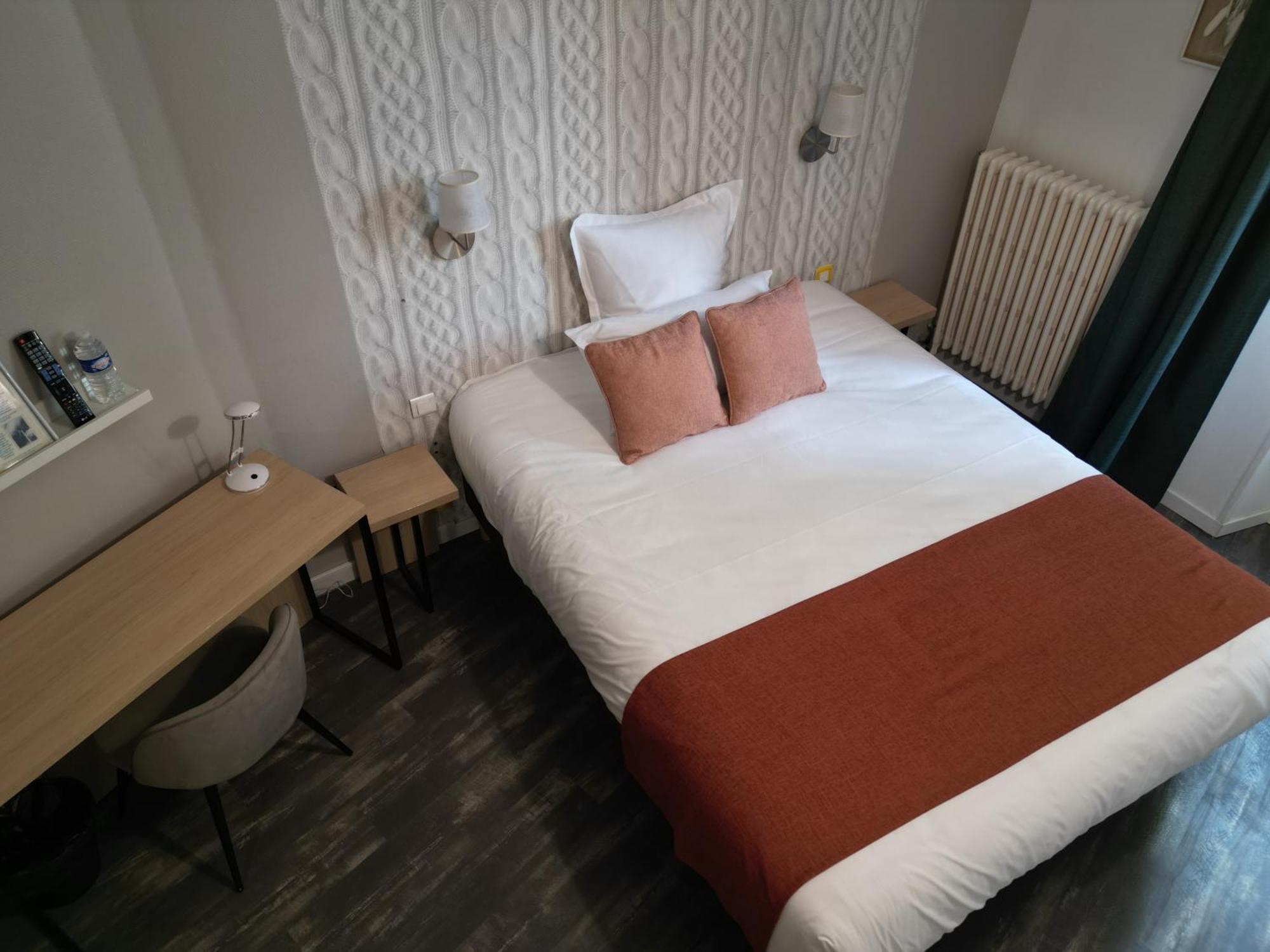 Contact Hotel Les Platanes Villeneuve Sur Lot Centre Exterior foto