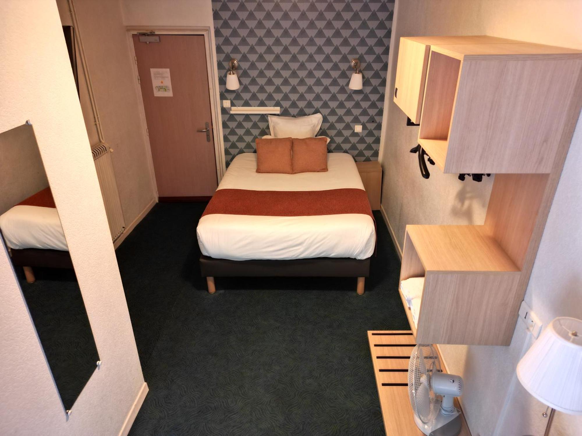 Contact Hotel Les Platanes Villeneuve Sur Lot Centre Exterior foto