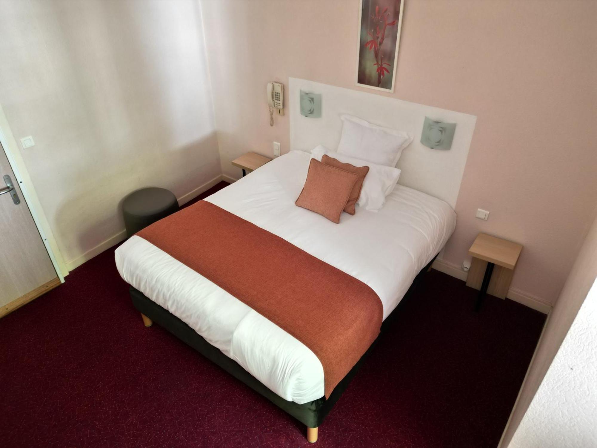 Contact Hotel Les Platanes Villeneuve Sur Lot Centre Exterior foto