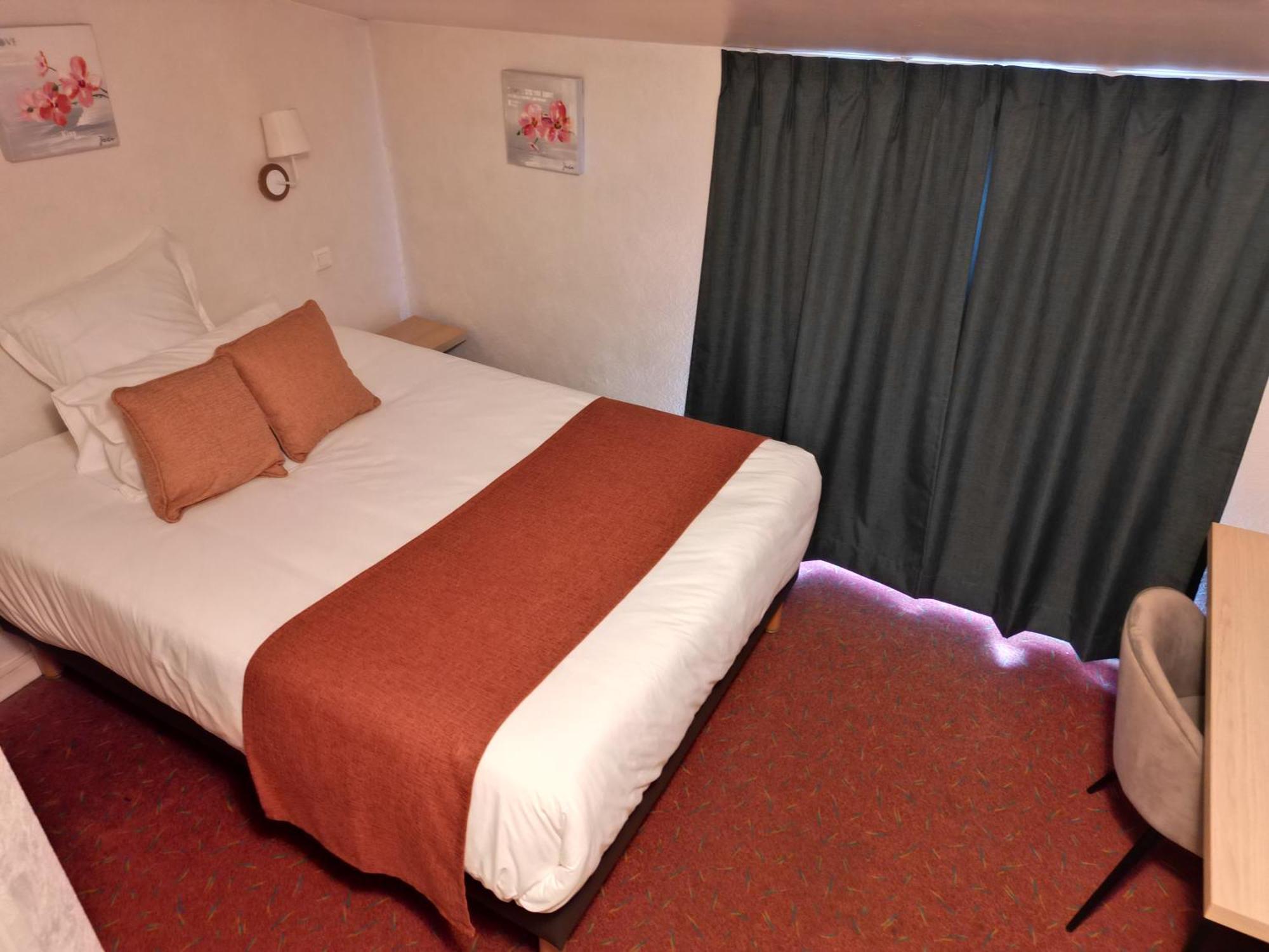 Contact Hotel Les Platanes Villeneuve Sur Lot Centre Exterior foto