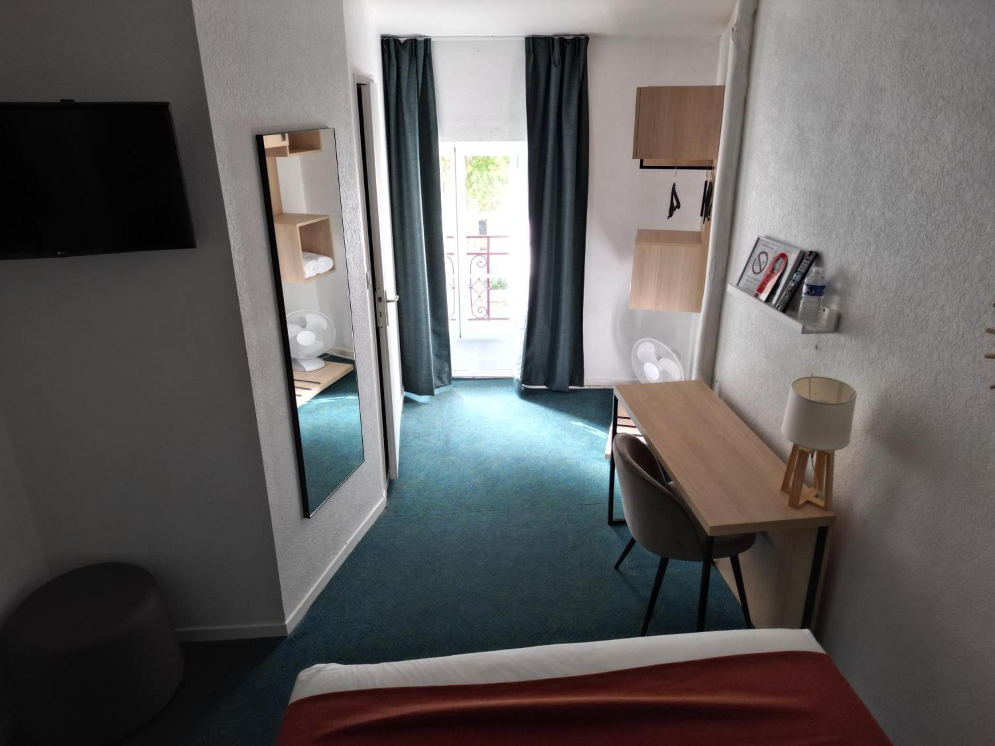 Contact Hotel Les Platanes Villeneuve Sur Lot Centre Exterior foto