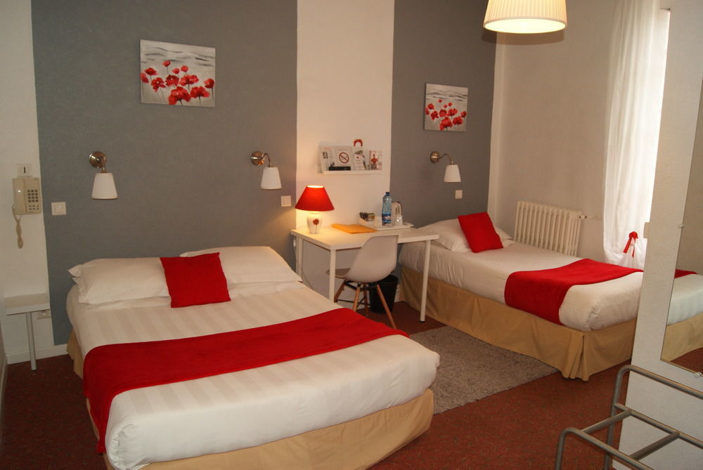 Contact Hotel Les Platanes Villeneuve Sur Lot Centre Exterior foto