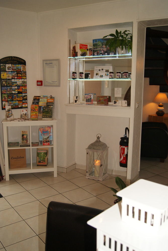Contact Hotel Les Platanes Villeneuve Sur Lot Centre Exterior foto