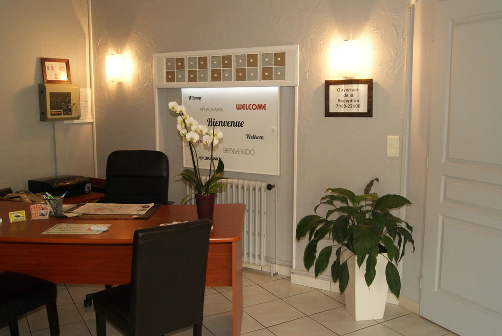 Contact Hotel Les Platanes Villeneuve Sur Lot Centre Exterior foto