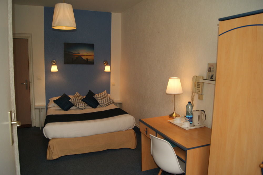 Contact Hotel Les Platanes Villeneuve Sur Lot Centre Exterior foto