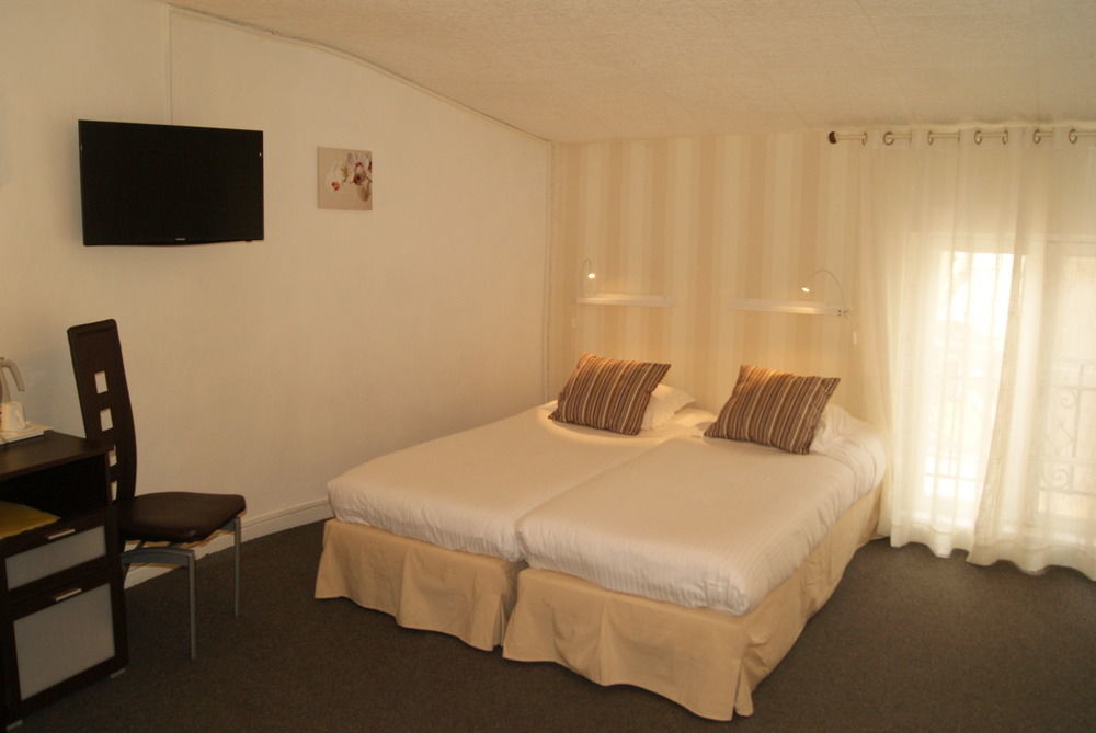 Contact Hotel Les Platanes Villeneuve Sur Lot Centre Exterior foto