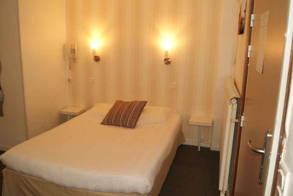 Contact Hotel Les Platanes Villeneuve Sur Lot Centre Exterior foto