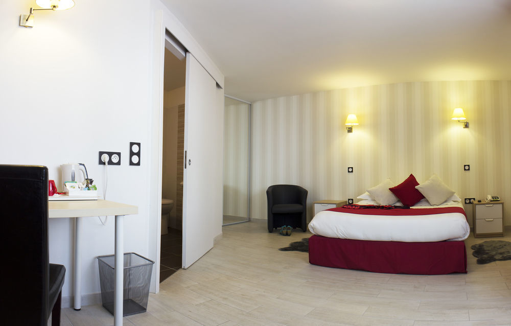 Contact Hotel Les Platanes Villeneuve Sur Lot Centre Exterior foto