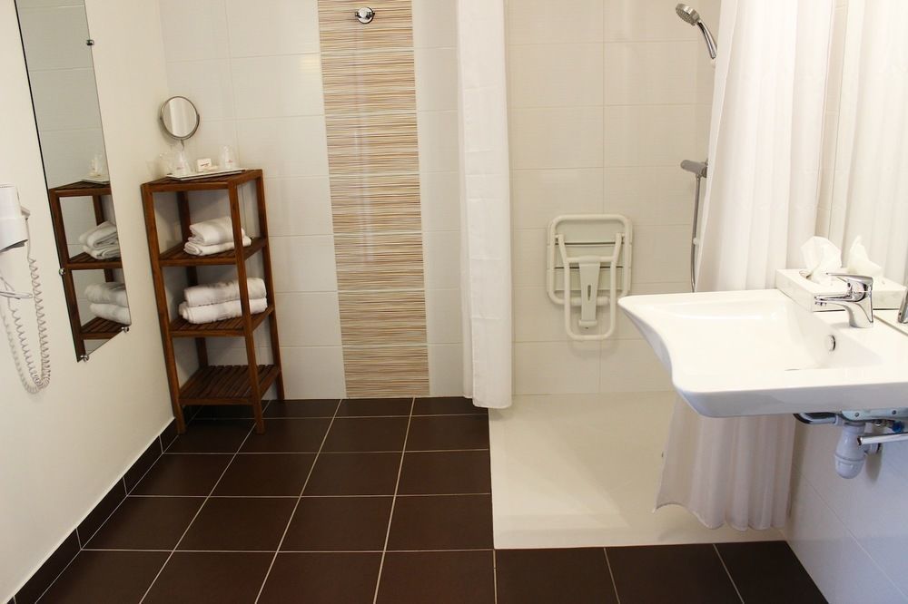 Contact Hotel Les Platanes Villeneuve Sur Lot Centre Exterior foto